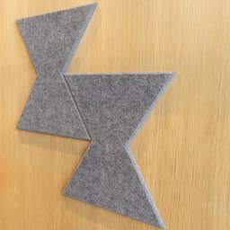 EASYfelt | PET-vilt | Akoestische wandbekleding | Zelfklevend | Stick Hourglass showroom
